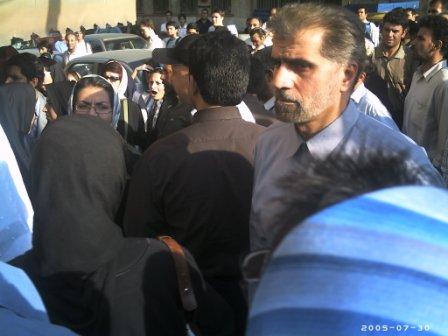 کنار مانتوفروشی ذکر شده ـ 22 خرداد 85